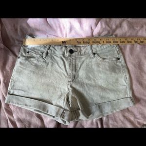 a.n.a Women's Jean Shorts Size 6/28 White/Grey Acid Wash Pattern